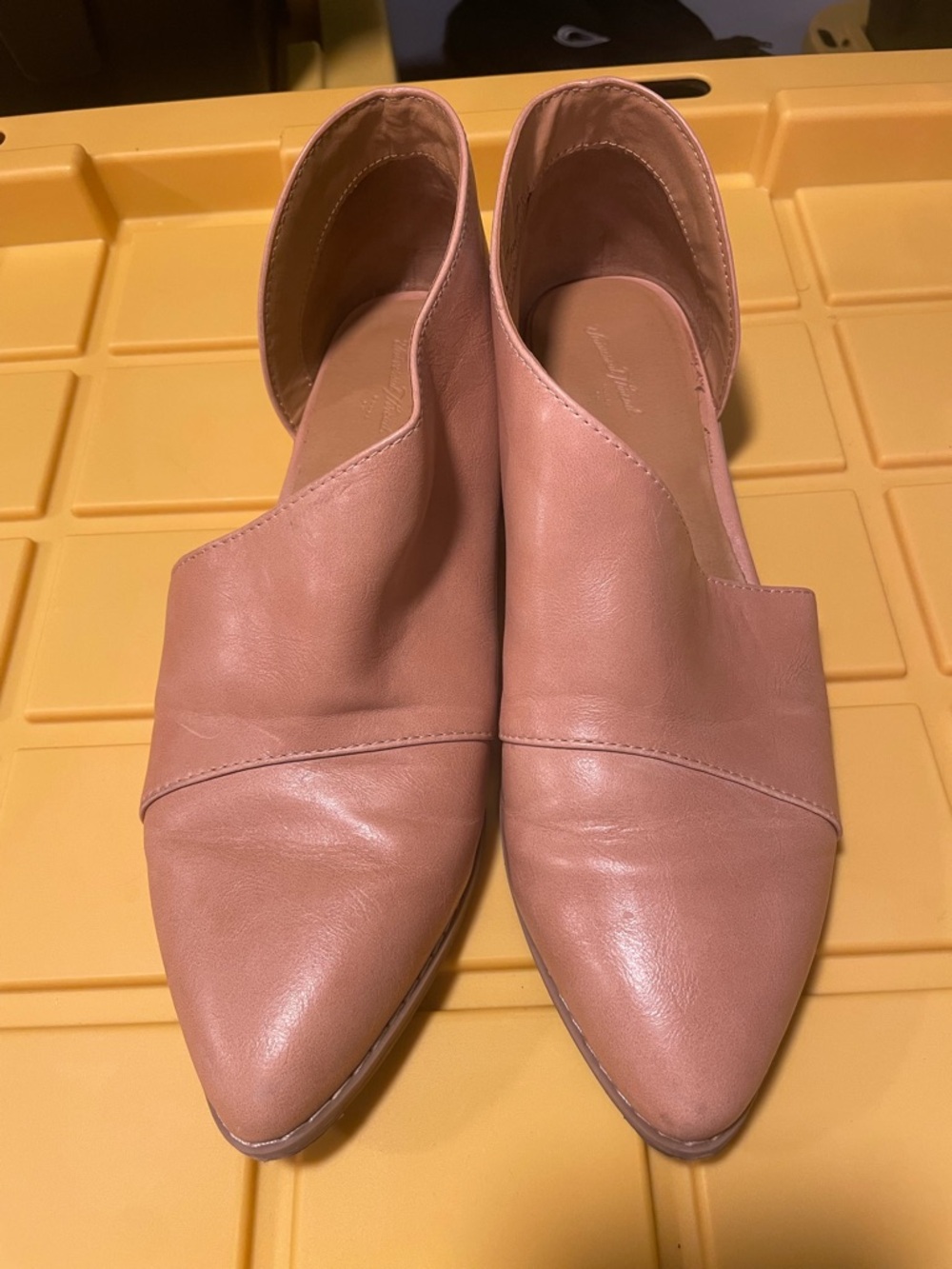 Universal Thread Tan Pointed D'Orsay Flats